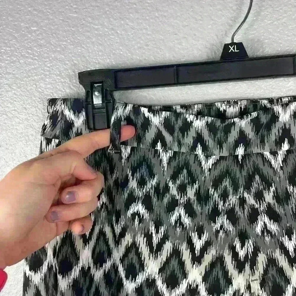 SPANX Sunshine Gray Ikat Pull On Shorts 4” Quick Dry Stretch Pants WOMENS M - Picture 3 of 9